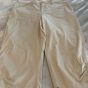 Woman’s Tan Shorts- Lee comfort wasteland - NWOT